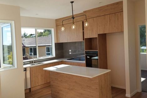 Photo of property in 1c Taupiko Place, Green Bay, Auckland, 0604