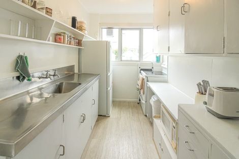 Photo of property in Victoria Court, 11/4 Queen Street, Mount Victoria, Wellington, 6011