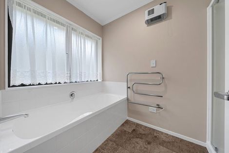 Photo of property in 5b Raukawa Grove, Waiuku, 2123