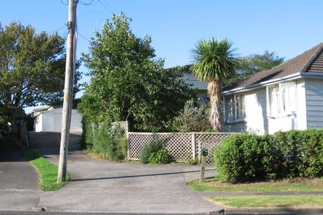 Photo of property in 1/12 Craigbank Avenue, New Lynn, Auckland, 0600