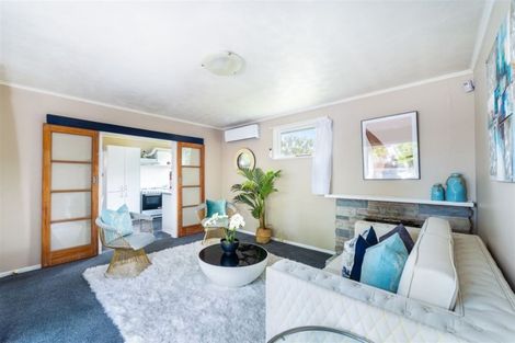 Photo of property in 3 Tamariki Avenue, Kelston, Auckland, 0602