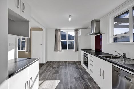 Photo of property in 304 South Road, Hawera, 4610