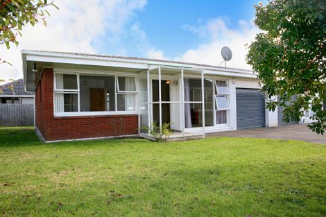 Photo of property in 2/55 Orams Road, Hillpark, Auckland, 2102
