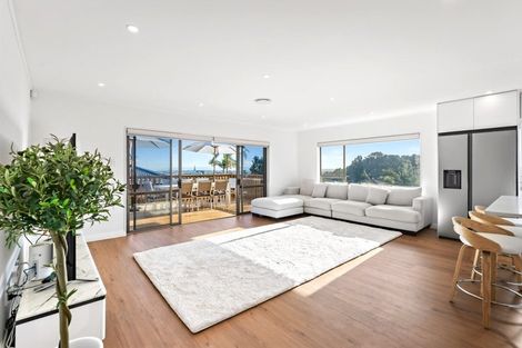 Photo of property in 53 Goodwood Drive, Goodwood Heights, Auckland, 2105
