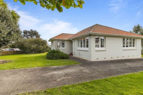 Photo of property in 35 Philomel Crescent, Bayswater, Auckland, 0622