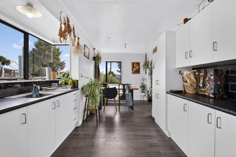 Photo of property in 28 Cranby Crescent, Onekawa, Napier, 4110