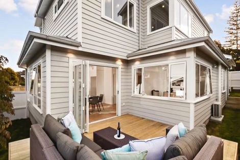 Photo of property in 26b Stottholm Road, Titirangi, Auckland, 0604