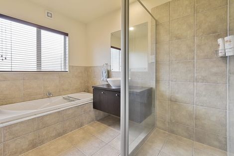 Photo of property in 256 Hill Road, The Gardens, Auckland, 2105