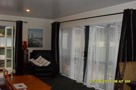 Photo of property in 11 Sandys Parade, Laingholm, Auckland, 0604