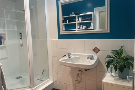 Photo of property in 56 Kelburn Parade, Kelburn, Wellington, 6012