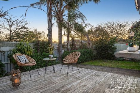Photo of property in 422a Old Te Atatu Road, Te Atatu Peninsula, Auckland, 0610