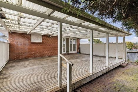 Photo of property in 201 Chivalry Road, Glenfield, Auckland, 0629