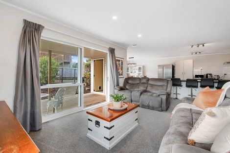 Photo of property in 13b Vipond Road, Stanmore Bay, Whangaparaoa, 0932