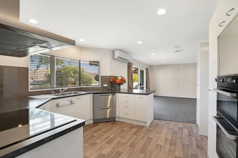 Photo of property in 16 Frisken Place, Lynmore, Rotorua, 3010