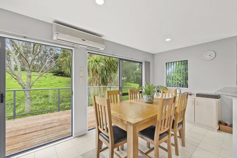 Photo of property in 2/284 Sunset Road, Windsor Park, Auckland, 0632