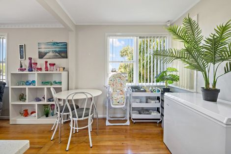 Photo of property in 19 Laura Street, Kelston, Auckland, 0602