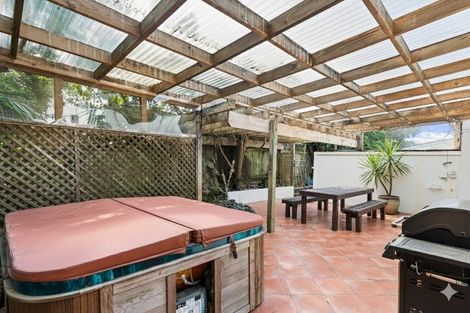 Photo of property in 2/8 City View Terrace, Birkenhead, Auckland, 0626