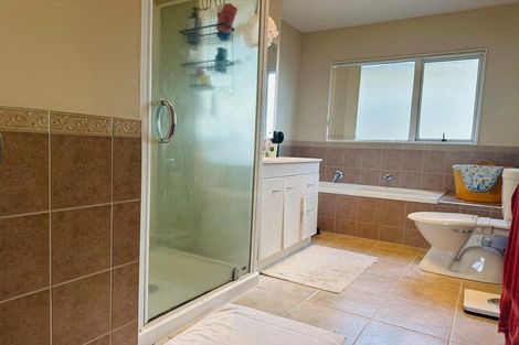 Photo of property in 8 Magnolia Place, Flat Bush, Auckland, 2016