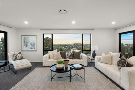 Photo of property in 15 Mcdowell Crescent, Hillcrest, Auckland, 0627