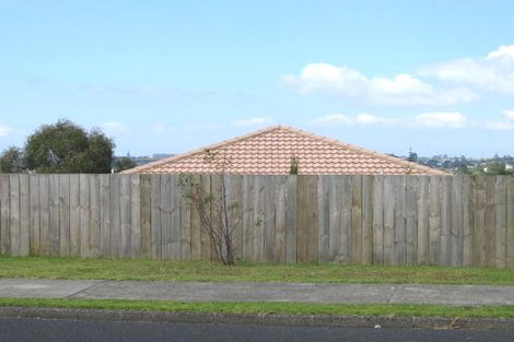 Photo of property in 1/272 Glamorgan Drive, Northcross, Auckland, 0630