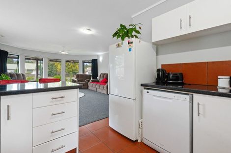 Photo of property in 21 Capricorn Place, Kawaha Point, Rotorua, 3010