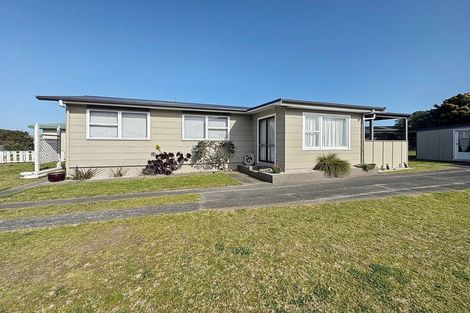 Photo of property in 49 Thomas Place, Foxton Beach, Foxton, 4815