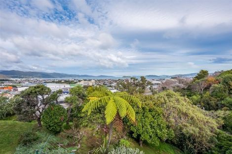 Photo of property in 18 Magnolia Grove, Maungaraki, Lower Hutt, 5010