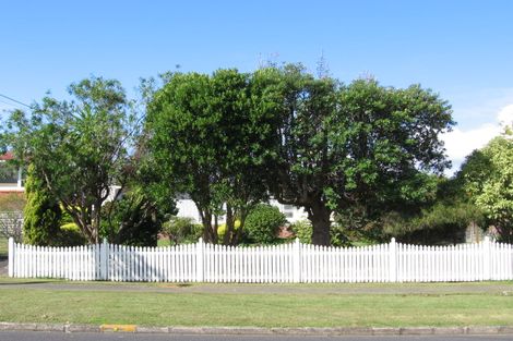 Photo of property in 51 Gloria Avenue, Te Atatu Peninsula, Auckland, 0610