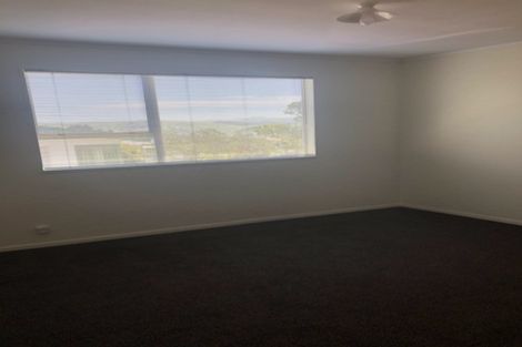 Photo of property in 23 Colchester Crescent, Newlands, Wellington, 6037