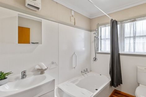 Photo of property in 6 Chester Street, Levin, 5510