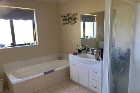 Photo of property in 42 Savoy Road, Orewa, 0931