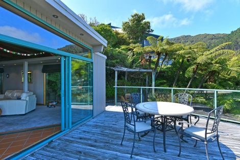 Photo of property in 52 Waitohu Road, York Bay, Lower Hutt, 5013