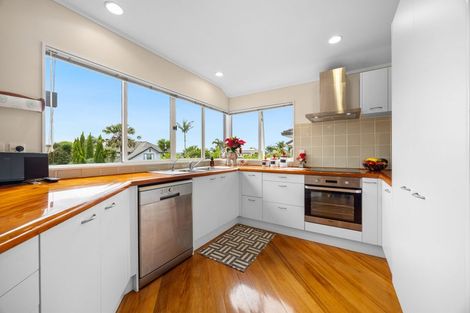 Photo of property in 6 Harbour Lights Close, West Harbour, Auckland, 0618