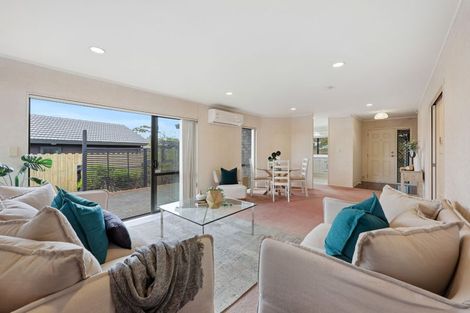 Photo of property in 76 Burswood Drive, Burswood, Auckland, 2013