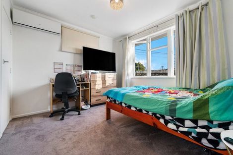 Photo of property in 27 Fairdene Avenue, Henderson, Auckland, 0610