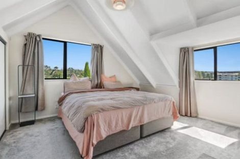 Photo of property in 14 Mallard Place, Unsworth Heights, Auckland, 0632