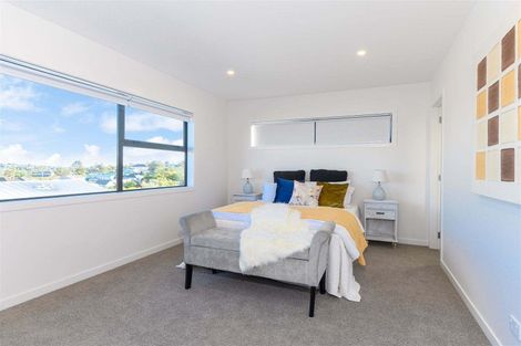 Photo of property in 952b East Coast Road, Northcross, Auckland, 0632