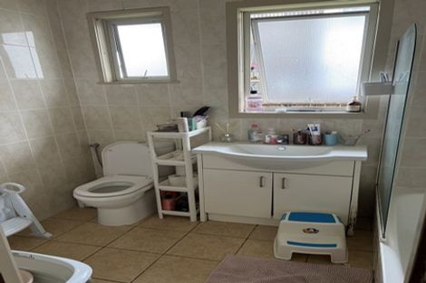 Photo of property in 41 Thornlow Street, Glendene, Auckland, 0602