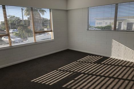 Photo of property in 85 Wade River Road, Stanmore Bay, Whangaparaoa, 0932