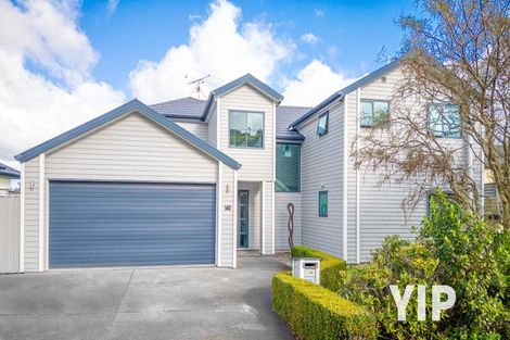 Photo of property in 140 Woodman Drive, Tawa, Wellington, 5028