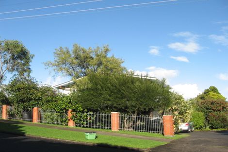 Photo of property in 156 Mellons Bay Road, Mellons Bay, Auckland, 2014