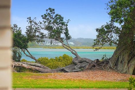 Photo of property in 22 Settlers Grove, Orewa, 0931