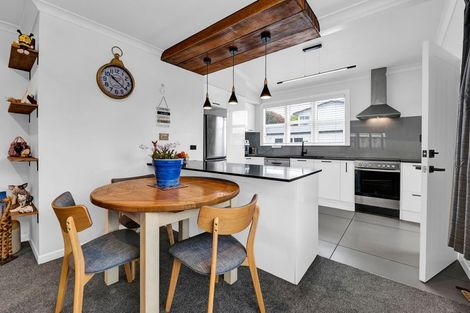 Photo of property in 32 Collins Street, Hawera, 4610