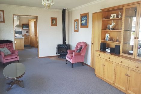 Photo of property in 19 Timaru Road, Waimate, 7924