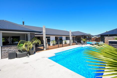 Photo of property in 2 The Glade, Carterton, 5713