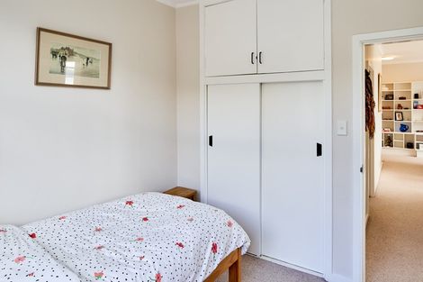 Photo of property in Rona House, 33 Rimu Street, Eastbourne, Lower Hutt, 5013