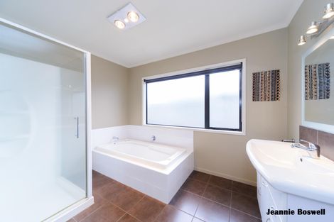 Photo of property in 9 Walnut Grove, Kelvin Grove, Palmerston North, 4414
