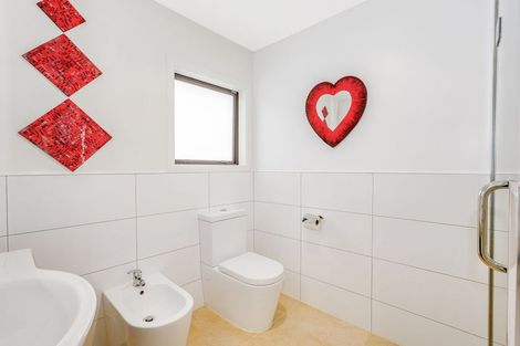 Photo of property in 16 Frances Brown Avenue, Aotea, Porirua, 5024