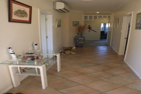 Photo of property in 4 The Oaks, Awapuni, Palmerston North, 4412