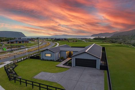 Photo of property in 2 Seven Oaks Drive, Kinloch, Taupo, 3377